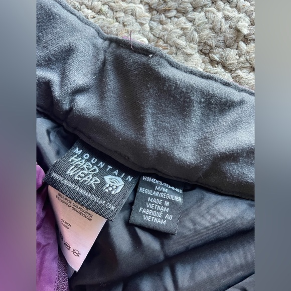 SOLD Mountain Hardwear Snowpants - Picture 2 of 4